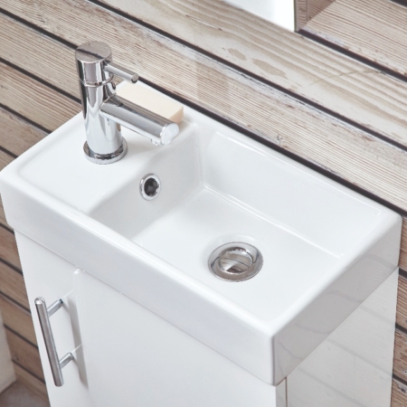 Lanza Cloakroom